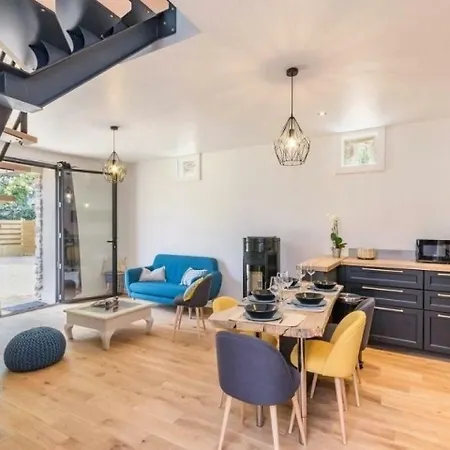بيت للعطل House De Pierres Et De Plumes